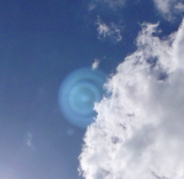 May 3, 2014 Arcturian-Sirian ship appears from behind clouds.